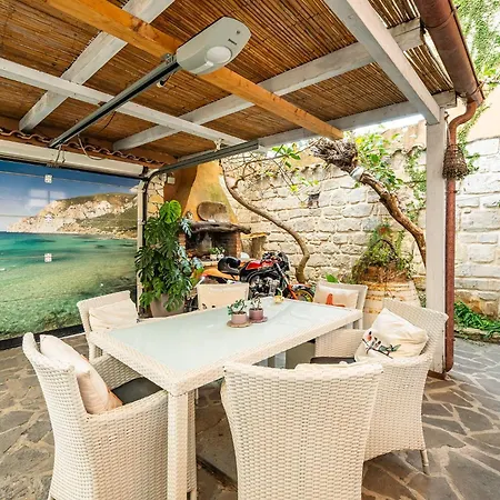 Bed & Breakfast Domus De Janas Gonnesa